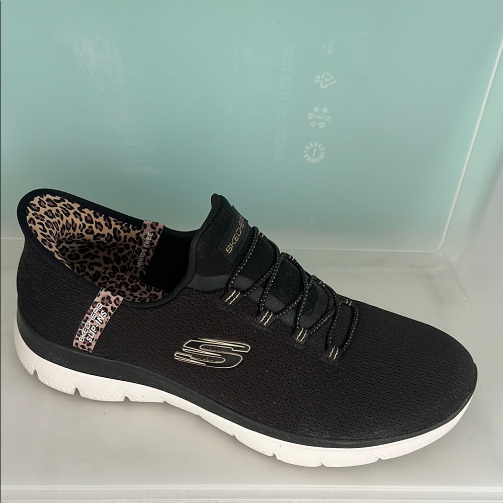 Skechers Leopard Chic Hands Free Slip-INS